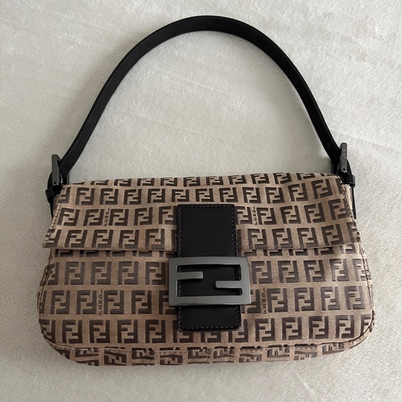 ✨SOLD✨FENDI  ZUCCHINO BAGUETTE - Picture 2 of 14